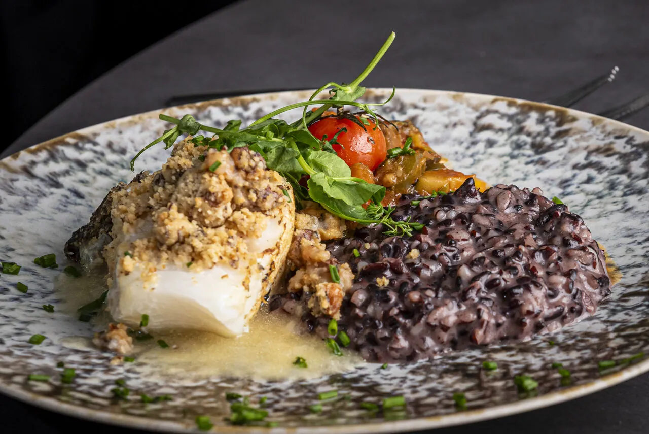 Dos de cabillaud et risotto de riz noir